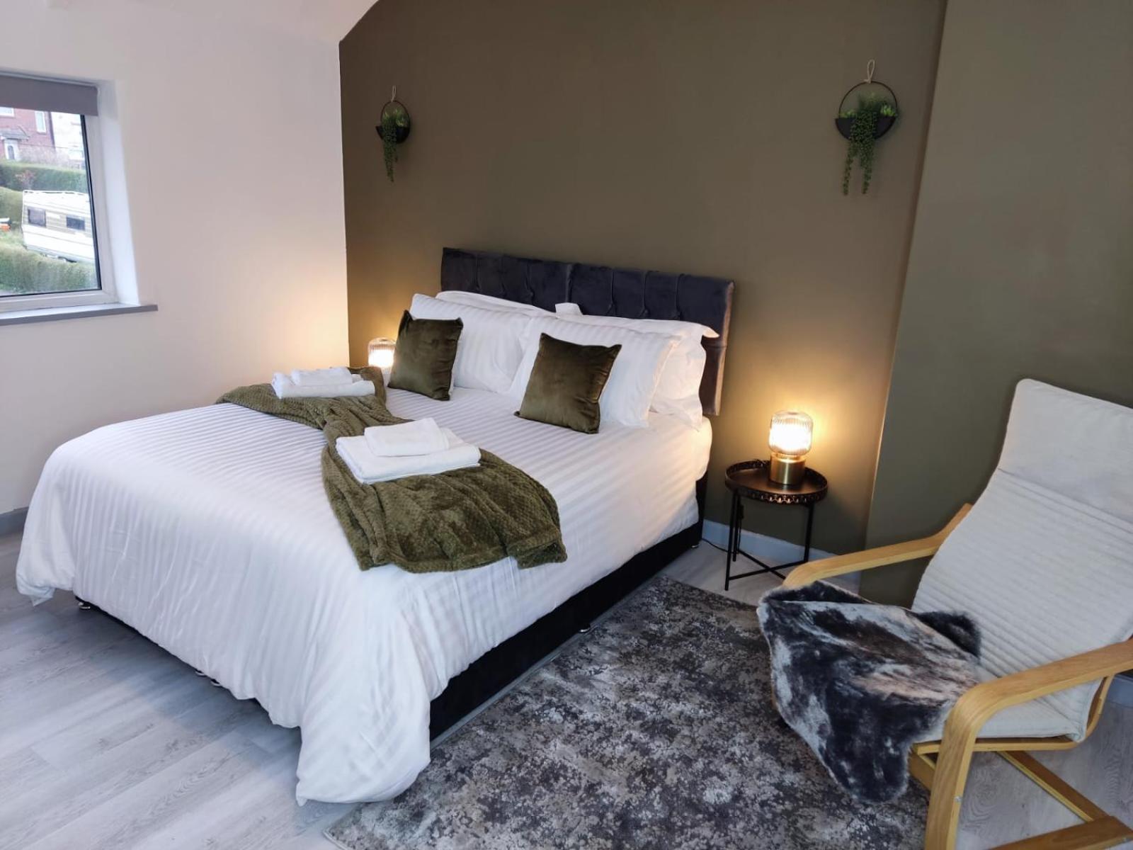 Comfortable 3 Bedrooms Leeds Beach House - Ideal For Family And Contractors - Free Parking For 2 Cars 외부 사진