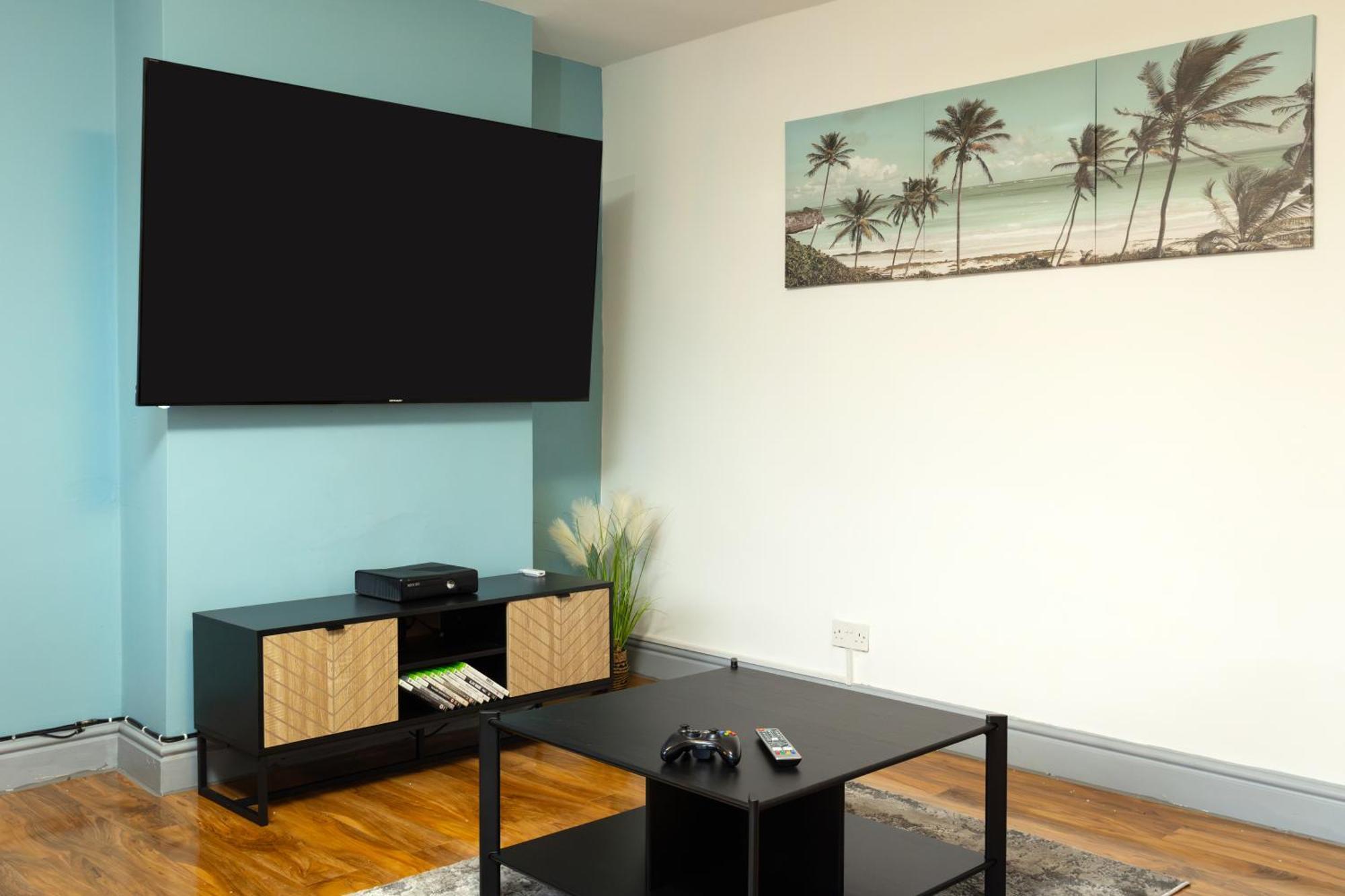 Comfortable 3 Bedrooms Leeds Beach House - Ideal For Family And Contractors - Free Parking For 2 Cars 외부 사진