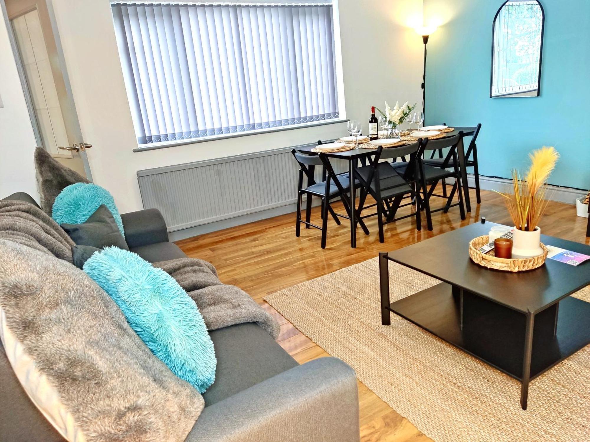 Comfortable 3 Bedrooms Leeds Beach House - Ideal For Family And Contractors - Free Parking For 2 Cars 외부 사진