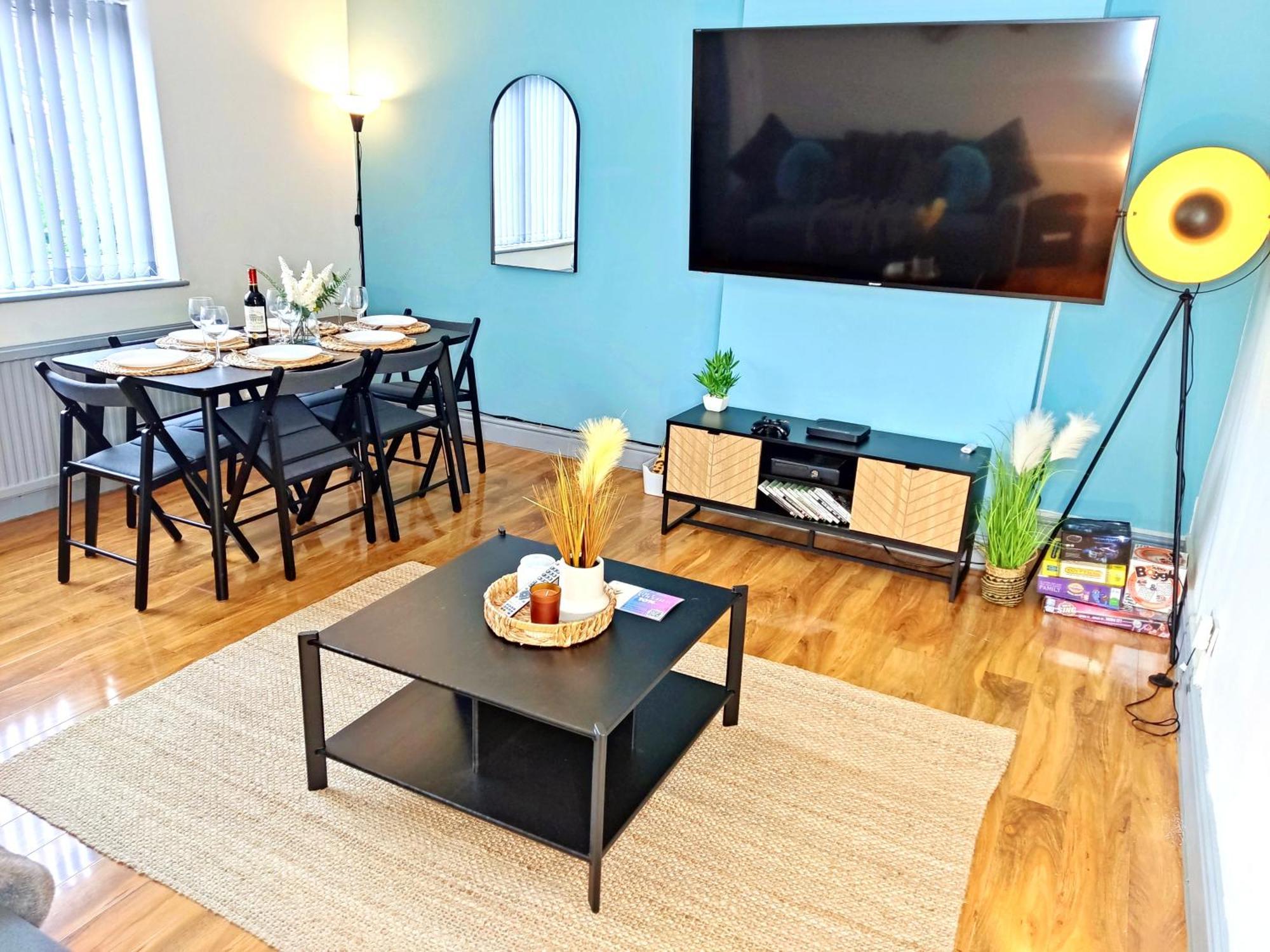 Comfortable 3 Bedrooms Leeds Beach House - Ideal For Family And Contractors - Free Parking For 2 Cars 외부 사진