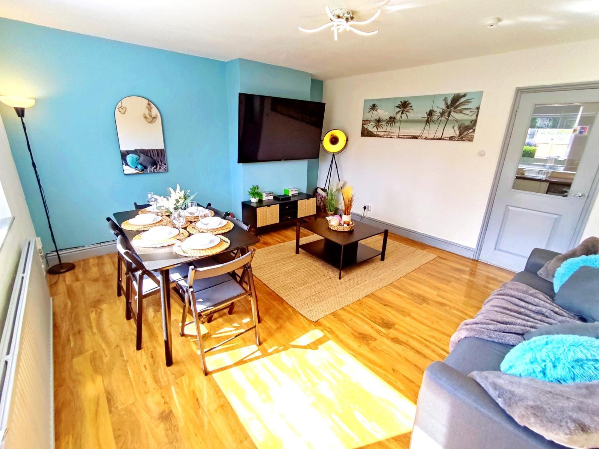 Comfortable 3 Bedrooms Leeds Beach House - Ideal For Family And Contractors - Free Parking For 2 Cars 외부 사진
