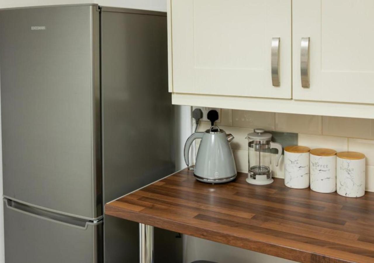 Comfortable 3 Bedrooms Leeds Beach House - Ideal For Family And Contractors - Free Parking For 2 Cars 외부 사진