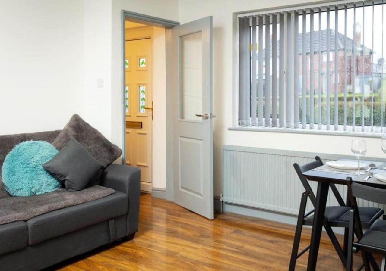 Comfortable 3 Bedrooms Leeds Beach House - Ideal For Family And Contractors - Free Parking For 2 Cars 외부 사진