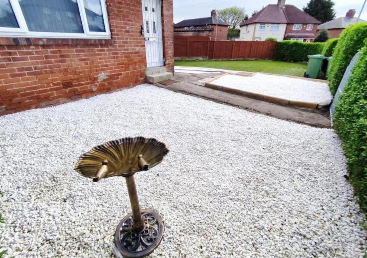 Comfortable 3 Bedrooms Leeds Beach House - Ideal For Family And Contractors - Free Parking For 2 Cars 외부 사진