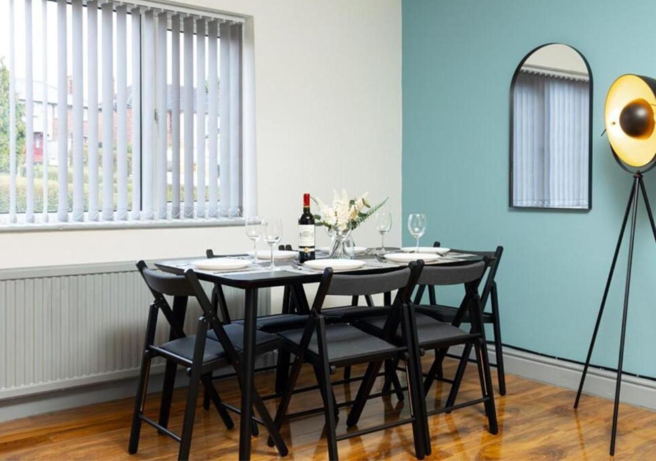 Comfortable 3 Bedrooms Leeds Beach House - Ideal For Family And Contractors - Free Parking For 2 Cars 외부 사진