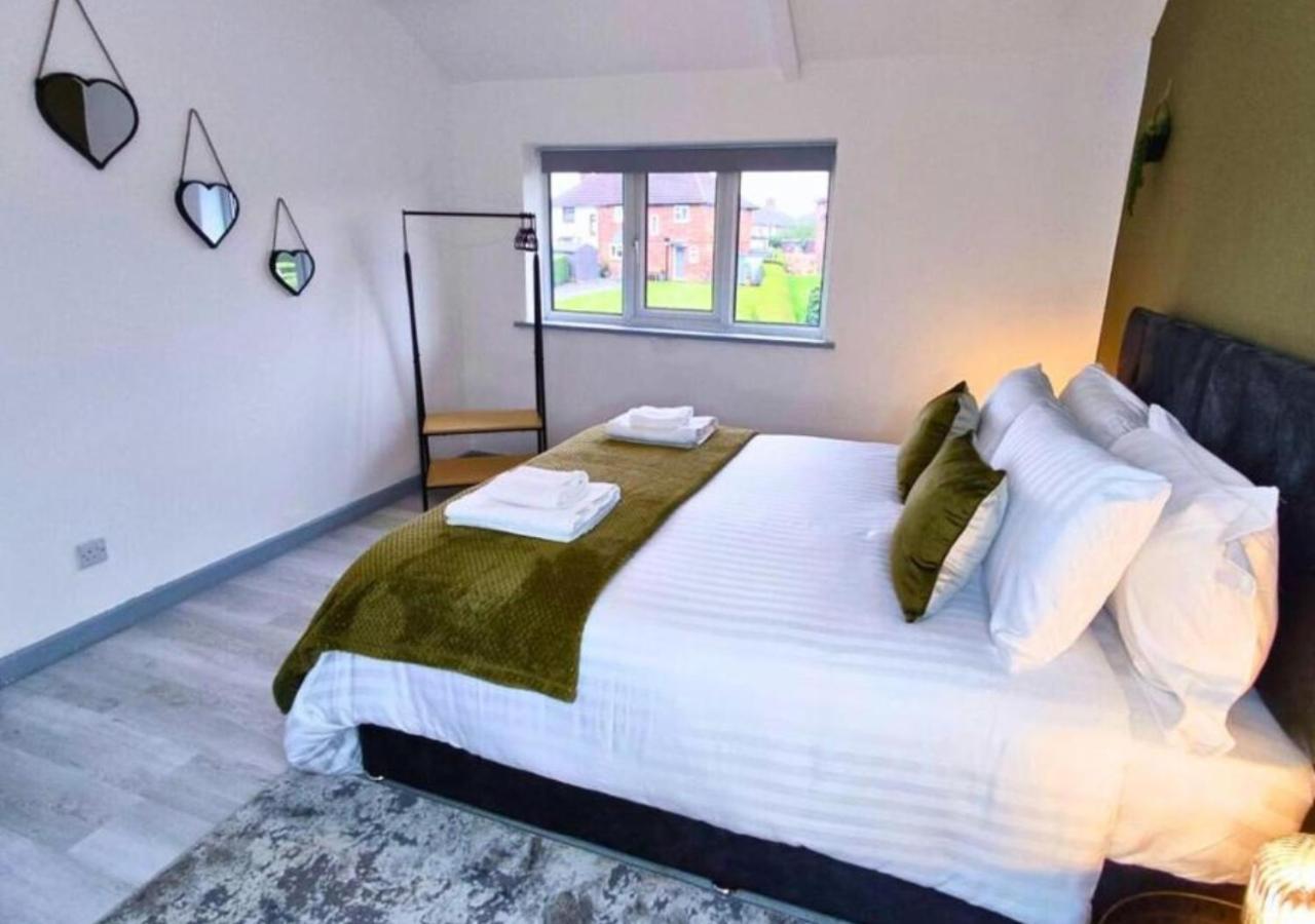 Comfortable 3 Bedrooms Leeds Beach House - Ideal For Family And Contractors - Free Parking For 2 Cars 외부 사진